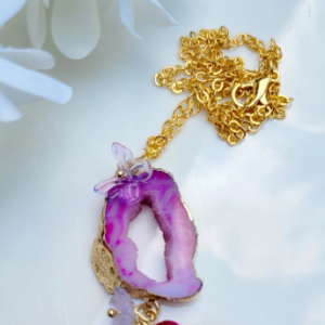 Collier Geode en pierre naturelle Agathe rose et son jardin fleuri